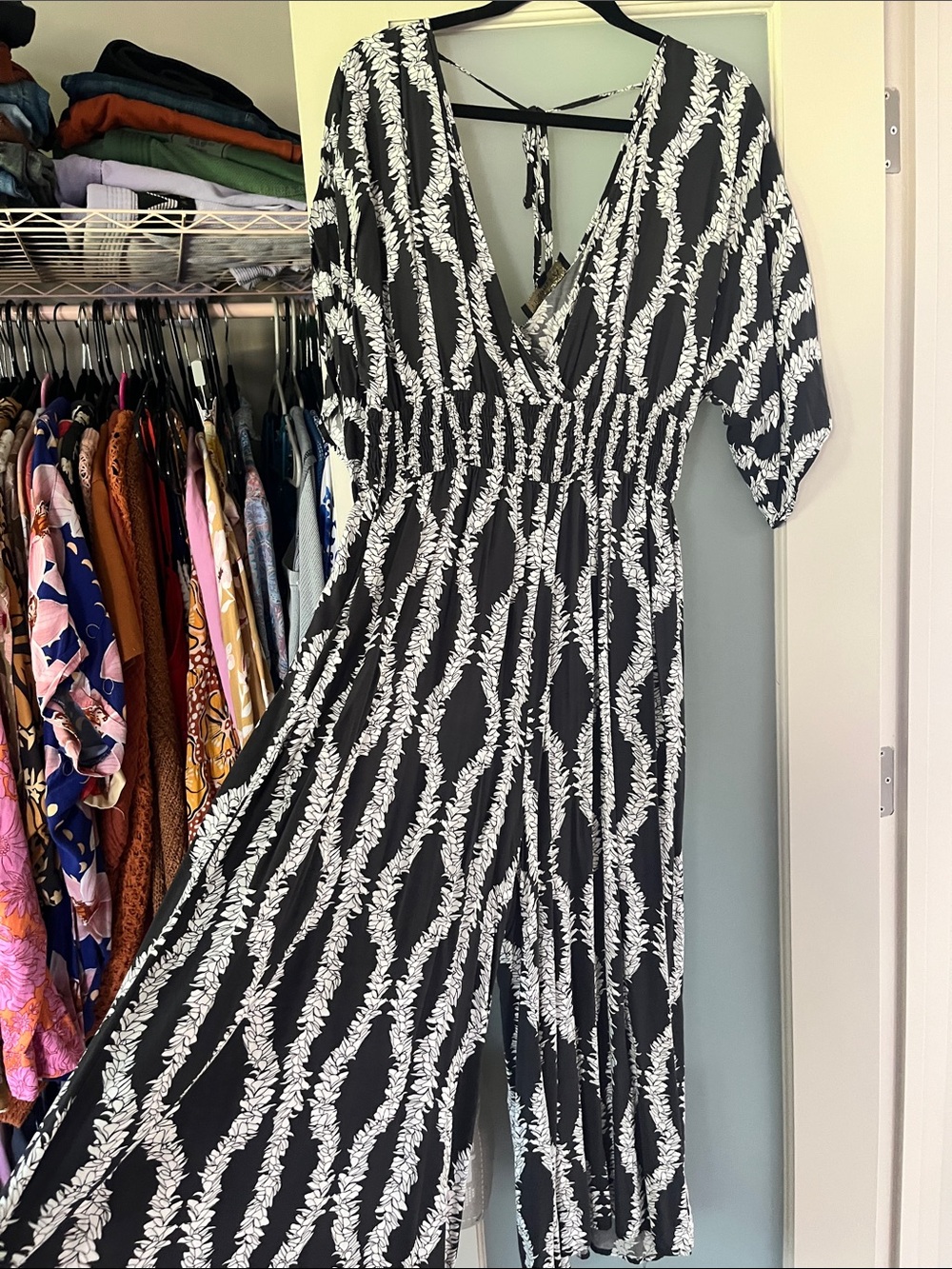 LexBreezy Black and White lei Jumpsuit Sz Large
